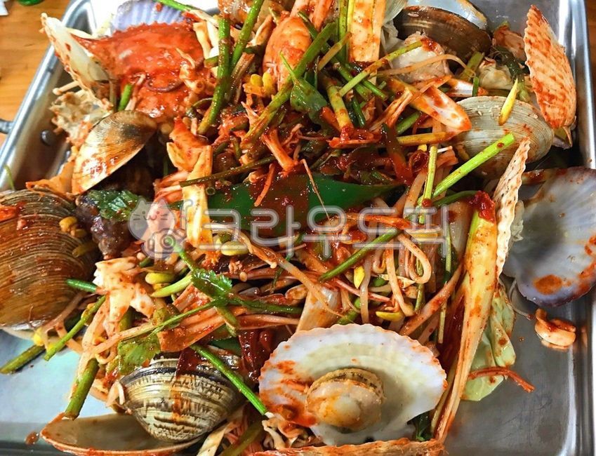 해물볶음,철판해물볶음,해물철판볶음,해물,해산물,수산물,먹방,맛있는,한식,식재료,음식,요리,식사,매운음식,매운요리,철판볶음,볶음요리,meal,food,dish,cook,안주,술은주,조개,가리비,꽃게,게,낙지,미나리,콩나물,야채,채소,양념