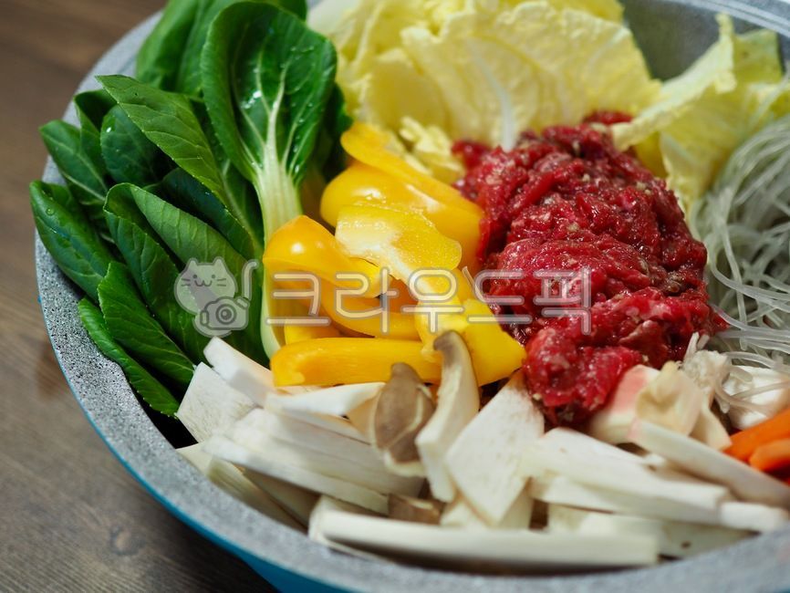 soup,wellnessfood,cabbage,asianfood,beef,noodle,vegetable,beefdish,bokchoy,pot,wellbeing,Korean food,Wellbeing food,Asian food,cooking,koreanfood,stew,food,meal,Beef Dishes,Beef and Vegetable Hotpot,beefhotpot,napa cabbage,Beef stew,bok choy