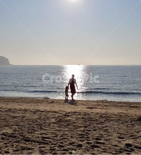 동행,모래사장,딸바보,아빠,해변,바다,가족,사랑,바닷가