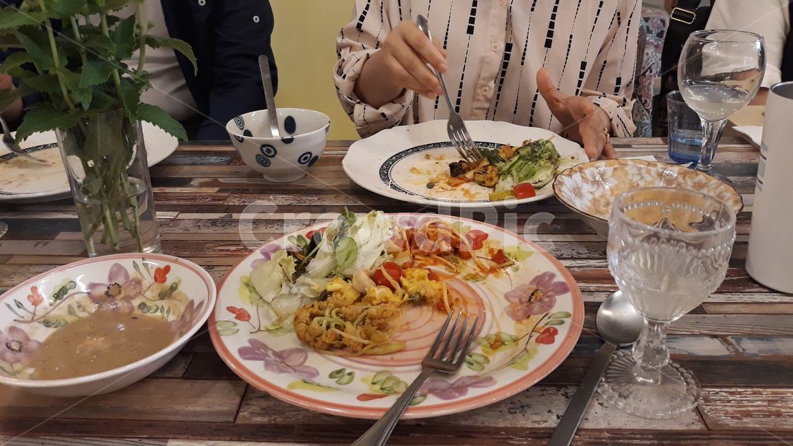 dinning,레스토랑,restaurant,dinner,디너,브런치,fork,cutlery,주방용칼,dish,요리,food,식사,meal,음식,식재료,요리,food,cook,meal,dishes,food reserves