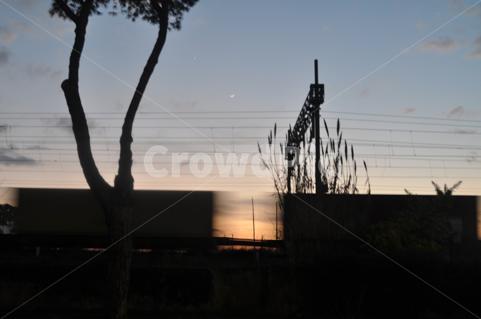 실루엣,sunset,train,trip,railway,italy,pisa,small,기찻길,억새,달,moon,감성,분위기,해외,여행,여행자,해외여행,travel,traveler,view,자연,풍경,nature,landscape