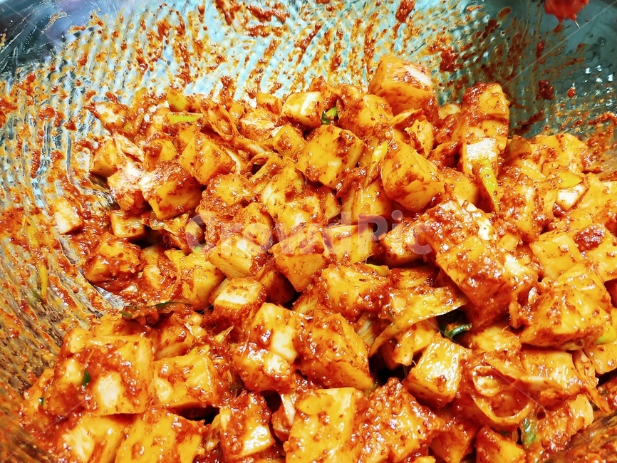 깍두기,김치,김장김치,김장,무김치,생활,김치담그기,음식,식재료,요리,food,cook,meal,dishes,food reserves,채소,야채,vegetables,한식,한국음식,한국요리,korean food,korean dishes,korean meal,korean cook