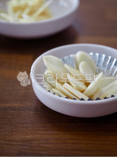 깐마늘,마늘,음식재료,채소,음식,자연음식,날것,뿌리채소,채식음식,유기농,유기농채소,유기농마늘,육종마늘,garlic,foodingredients,vegetable,food,vegetarianfoodorganic,organicvegetables,organicgarlic,breedinggarlic