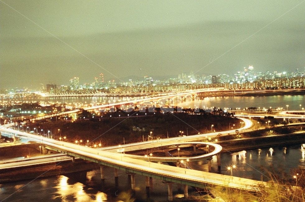 풍경,야경,장노출,서울,응봉산,필름,필름사진,film,filmphotography,landscape,풍경사진,야경사진,서울사진,여행,여행사진,travel,seoul,trafficlight,야경,밤,풍경,nightscape,night,landscape,도시,city,한국도시풍경,한국도시경관,korea cityscape,교통,교통수단,traffic,transportation,road,도로,freeway,고속 도로,overpass,고가 도로
