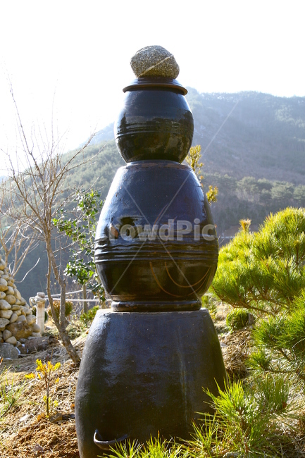 장독대,항아리,장독,한국문화,한국전통,고추장,된장,간장,장맛,전통,풍습,jar,crock,tradition,korean,koreantraditional,koreanculture,한국전통,한국문화,korean traditional,korean culture,사물,물건,오브젝트,thing,object,matter