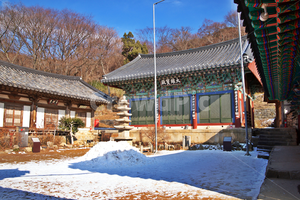 대웅보전,보물제143호,개심사,서산,불교사찰,654년,혜감선사,유적,고건축,오층석탑,겨울,계절,winter,season,한국전통,한국문화,korean traditional,korean culture,종교,신앙,religion,belief,faith,건축물,건물외관,exterior,building,structure,architecture,construction