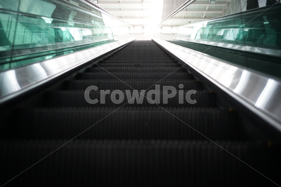 terminal,train,handrail,transportation,지하철,에스컬레이터,계단,빛