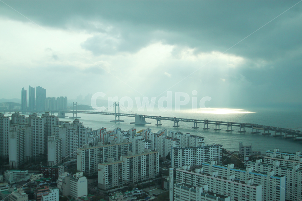 부산전경,광안대교,광안리,구름,바다,basan,GwangandaegyoBridge,Gwanganri,cloud,sea,ocean,햇살,부산풍경,광안리풍경,바다전망,아파트,건물,다리,bridge,부산바다,부산해수욕장,부산관광지,부산휴양지,부산,광안대교전경,광안리전경,koreatouristattraction,korealandmark,랜드마크,한국랜드마크,한국관광지,도시,풍경,city,landscape,한국도시풍경,한국도시경관,korea cityscape,경치,outdoors,옥외,nature,자연,scenery,town,시티,building,urban,어반,high rise,고층 건물,metropolis,중심지