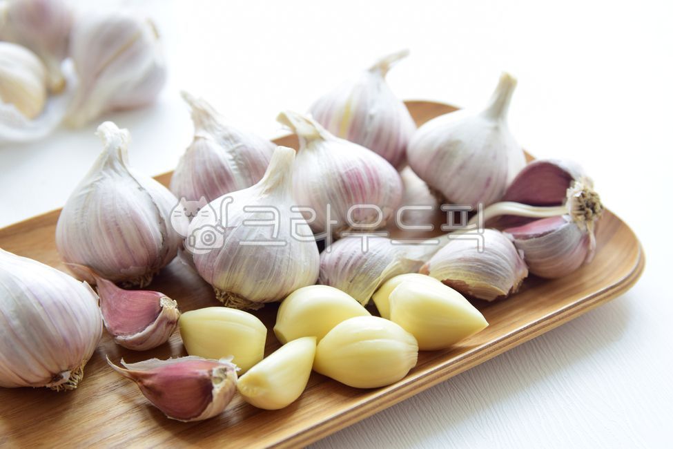 마늘,통마늘,육쪽마늘,햇마늘,뿌리식물,식재료,음식재료,garlic,접시,나무접시,깐마늘,음식,의성마늘