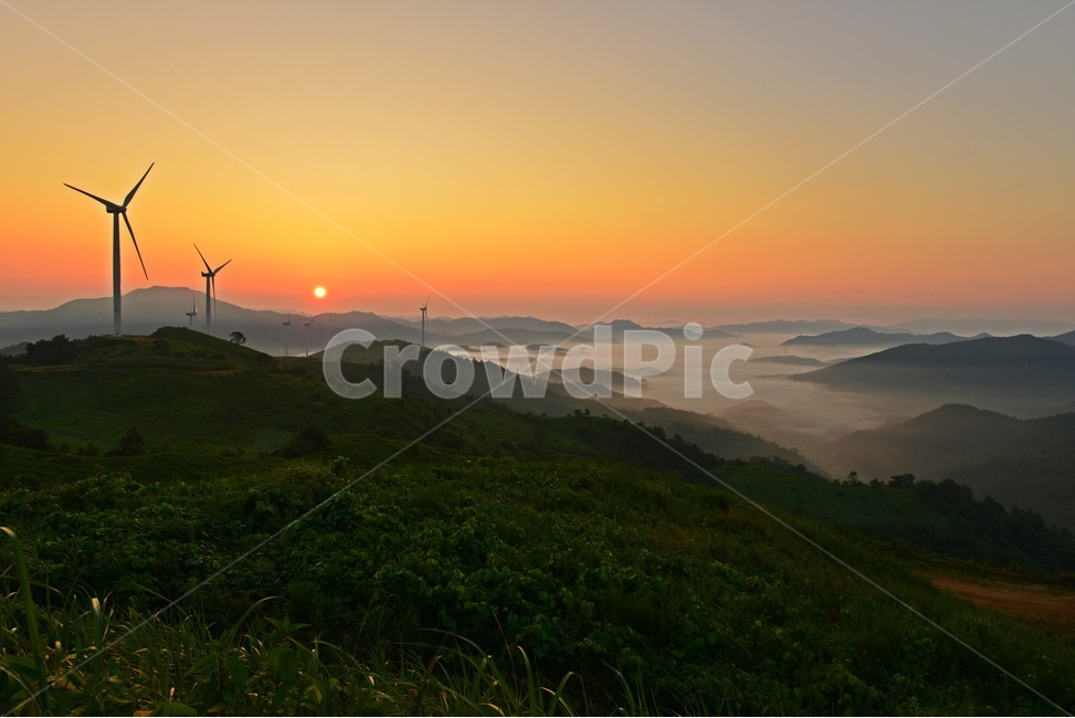 nature,자연,outdoors,옥외,sky,하늘,dawn,새벽,landscape,경치,redsky,붉은하늘,영암,서광목장,서광목장일출,서광목장아침,풍력발전단지,서광목장운해,한국자연풍경,한국자연경관,korea nature landscape