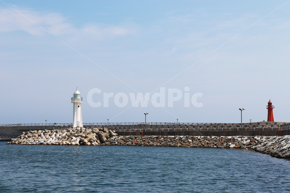 등대,lighthouse,바다,배경,방파제,해변,여름,파도,background,summer,등대,lighthouse