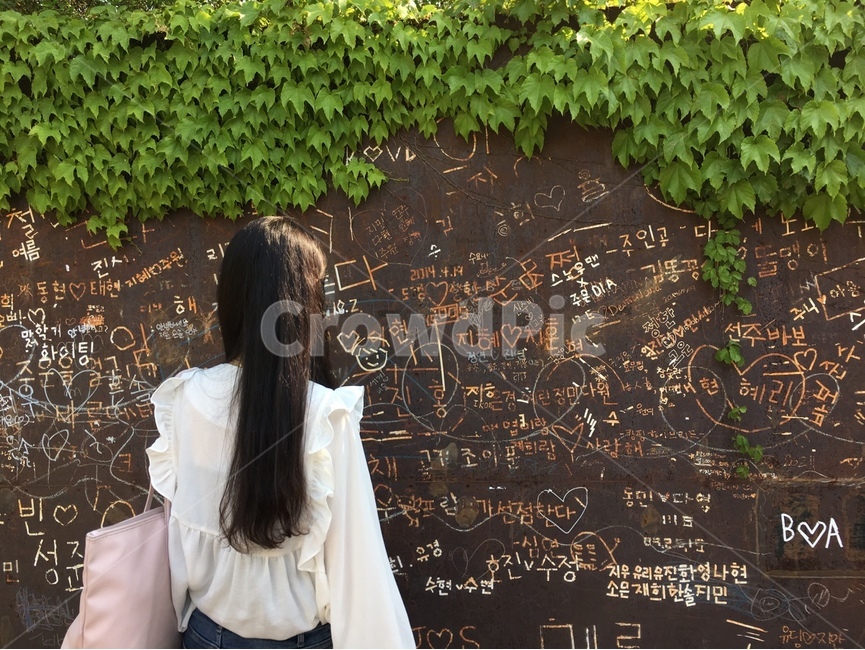 뒷모습,공원,낙서,사람,선유도,선유도공원,사람,인물,인간,human,person,여성,여자,woman,female,lady