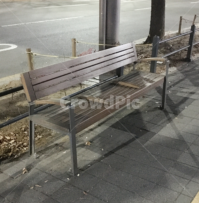 거리,street,보도블럭,sidewalkblock,보도,walkway,sidewalk,풍경,scenery,낙엽,deciduous,생활,life,빛,light,조명,lighting,바닥,땅,ground,floor,flooring,아스팔트,asphalt,타맥,tarmac,난간,handrail,railing,banister,도로,길,road,도시,town,어둠,darkness,밤,night,의자,chair,벤치,bench,조형물,sculpture