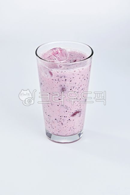 카페이미지,음료이미지,카페메뉴,카페음료,음료수,음료,smoothie,마시다,플레이팅,연출샷,유리컵,유리잔,감성,cafe,블루베리주스,과일주스,블루베리스무디