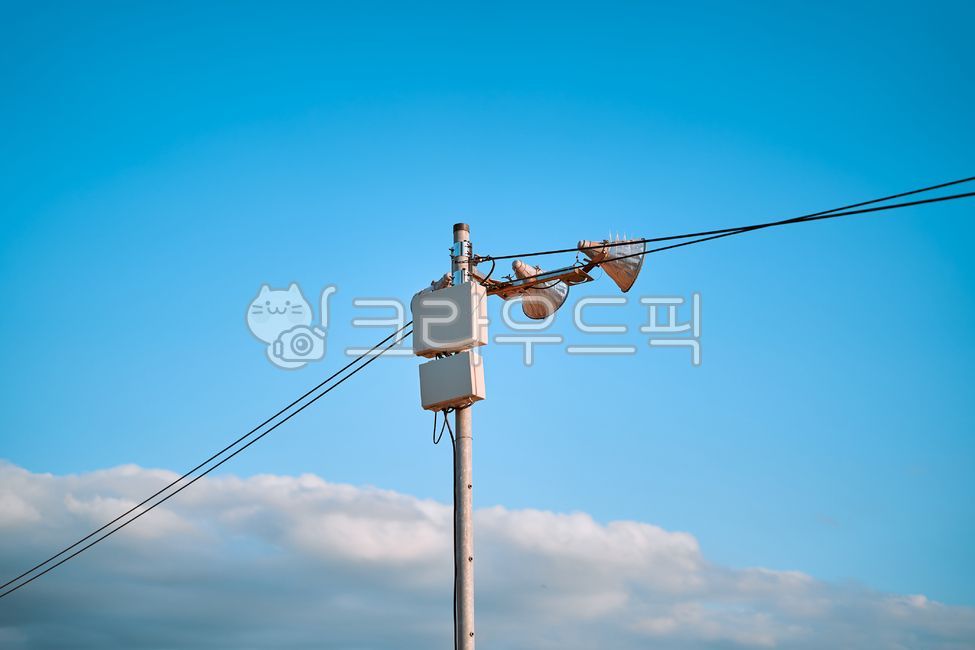 배경,배경이미지,자연,풍경,감성,무드,분위기,전봇대,전신주,하늘,파란하늘,청량함,깨끗한