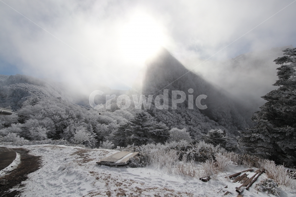 한라산,상고대,설산,겨울,겨울산행,눈꽃,진달래대피소,성판악,관음사,제주도,제주,백록담,겨울,계절,winter,season,자연,풍경,nature,landscape,한국자연풍경,한국자연경관,korea nature landscape,제주도,jeju,jeju island,outdoors,옥외