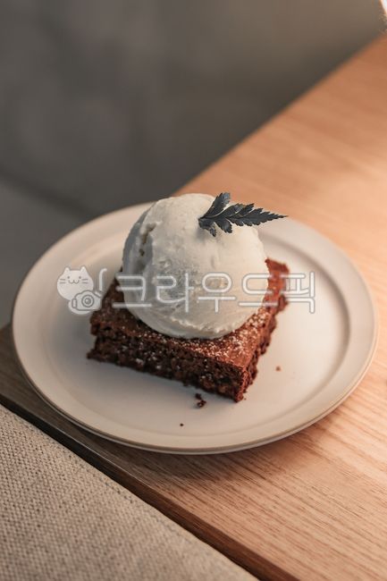 브라우니,아이스크림,쇼콜라브라우니,쇼콜라,디저트,간식,음식,food,icecream,dessert,크림,케이크,빵,초코,달콤한,달달한,sweet,맛있는,먹음직스러운,스낵,음식,식재료,요리,food,cook,meal,dishes,food reserves,디저트,간식,후식,dessert,snack