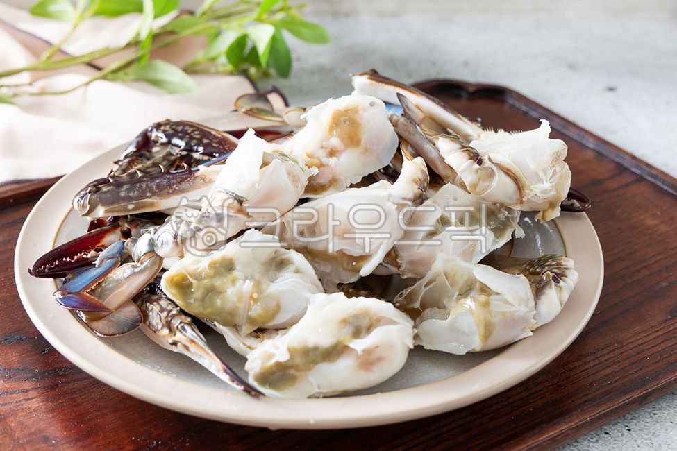 꽃게,절단꽃게,손질꽃게,꽃개,게,숫꽃게,가을꽃게,수산물,갑각류,해산물,간장게장,양념게장,꽃게상자,음식,푸드식재료,한국음식,food,신선,제철음식,푸짐한,접시