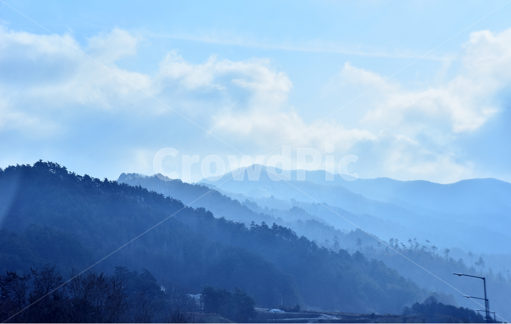 산맥,산,능선,풍경,겹침,구름,하늘,겨울풍경,배경,바탕,백그라운드,landscape,bluetone,봉우리,첩첩산중,투명한,자연,풍경,nature,landscape