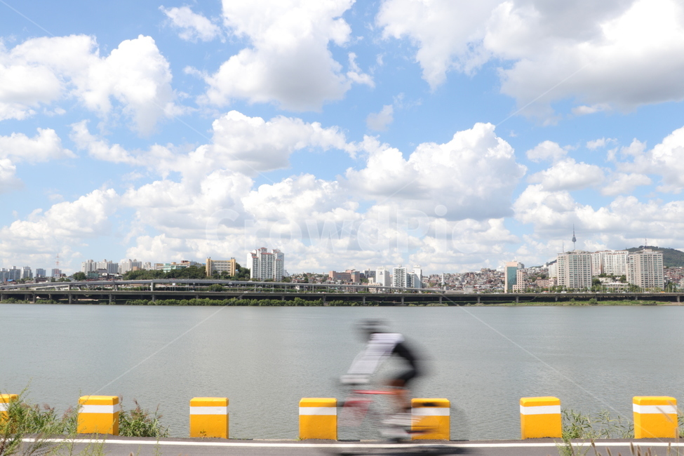 라이딩,자전거,한강,riding,bicycle,hanliver,도시,풍경,city,landscape,한국도시풍경,한국도시경관,korea cityscape,사람,인물,인간,human,person,건강,헬스웨어,헬스케어,healthware,health care