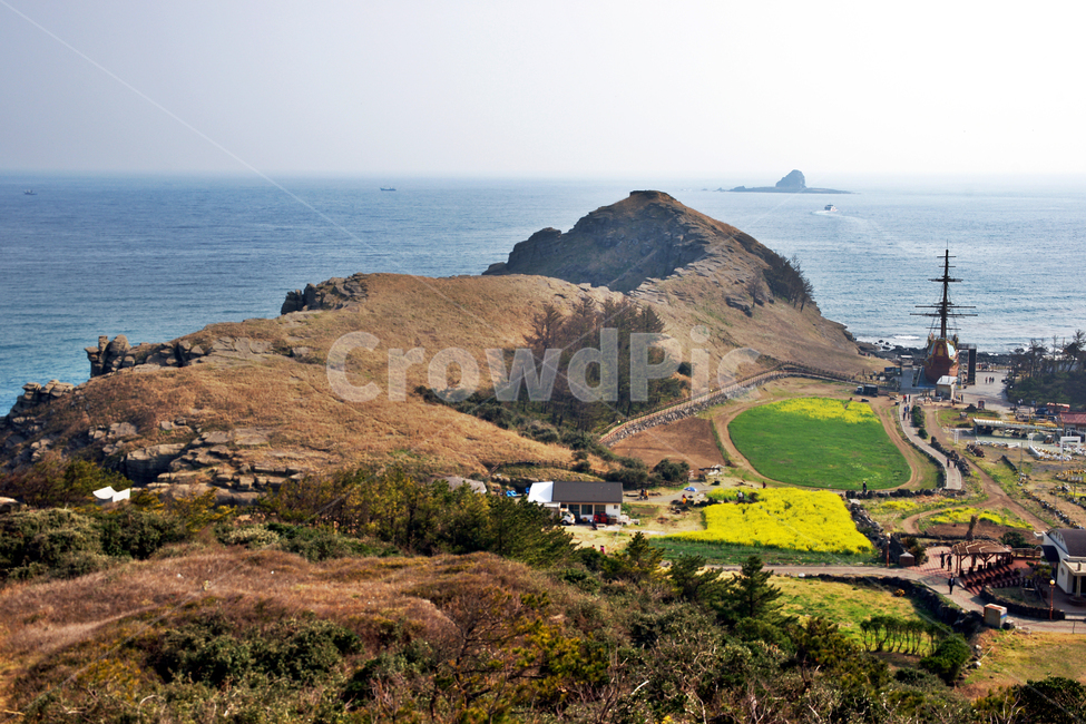 scenic spot,ocean,Yongmeori Coast,jeju island,Seogwipo City,rape flower,Sagyeri Beach,Brother Island
