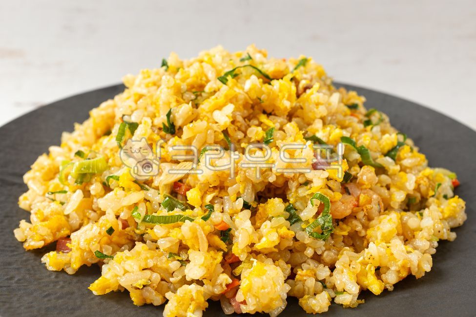 Yangzhou fried rice,Chinese fried rice,shrimp fried rice,egg fried rice,Asian cuisine,fried rice,traditional Chinese food,rice dish,Chinese take-out food,hearty food,home-style,neat plating