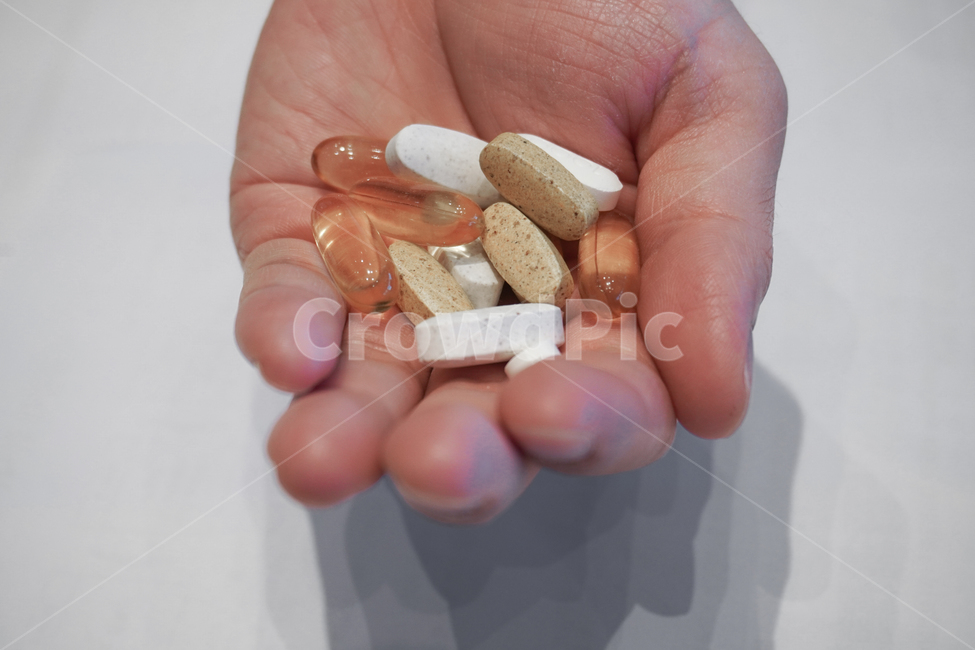 human,인간,사람,손가락,finger,손,약,알약,영양제,건강관리,건강,pill,healthcare,의료,medical,의학,질병,병원,의료,의학,병원,medical,hospital,clinic