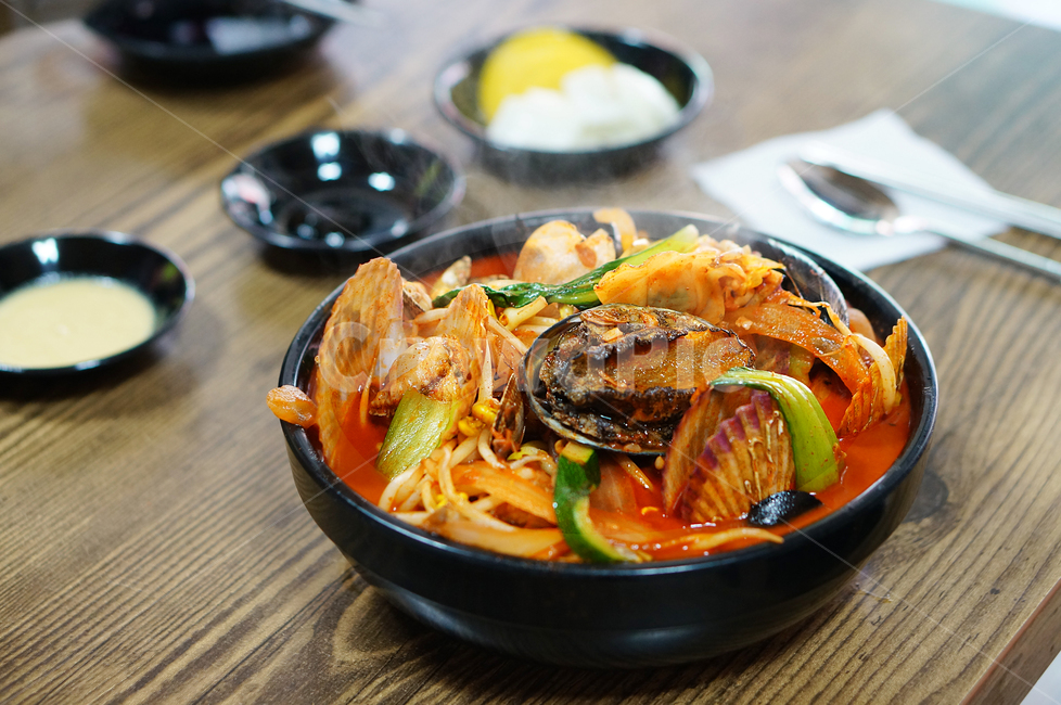 생물전복짬뽕,전복조개짬뽕,생물조개짬뽕,생물전복조개짬뽕,짬뽕,식사,요리,dish,얼큰짬뽕,meal,food,중식,점심,중화요리,음식,식재료,요리,food,cook,meal,dishes,food reserves,중식,중국음식,중화요리,chinese food,chinese dishes,chinese meal,chinese cook