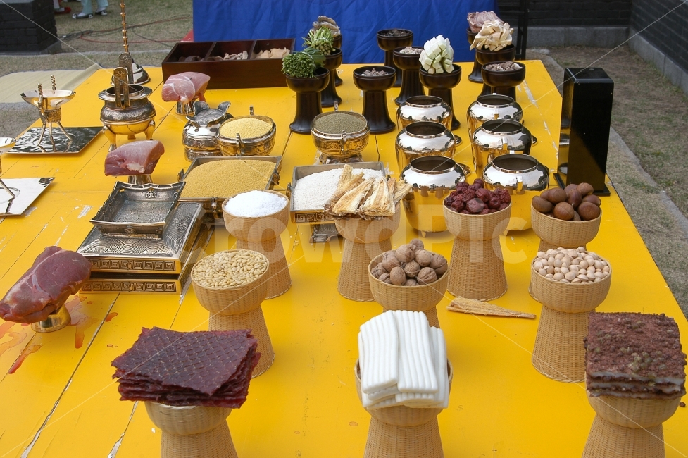 제사,제사떡,음식,제사음식,시루떡,떡,육포,잣,호두,견과류,제사용기,제수용기,한국,전통,한국전통,민속,선농제,제사상,선농단,명절,추석,설날,한국전통,한국문화,korean traditional,korean culture,음식,식재료,요리,food,cook,meal,dishes,food reserves,한식,한국음식,한국요리,korean food,korean dishes,korean meal,korean cook