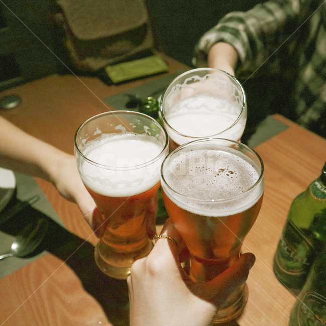 glass,음주,beverage,유리,alcohol,마실것,맥주,beerglass,알코올,drink,beer,컵,호프집,친구,잔,유리잔,유리컵,사진,저녁,술,주류,alcohol
