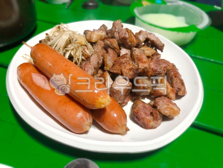 plate,그릇,돼지고기,목살,삼겹살,소세지,그릴,바베큐,barbecue,koreanbarbecue,pork