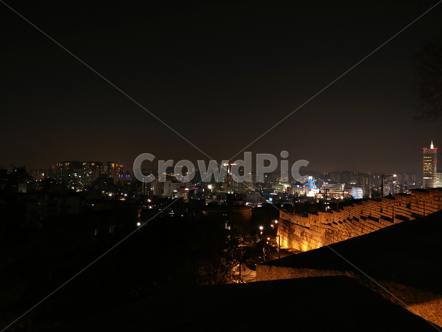 낙산공원,야경,성벽,성곽,벽,밤,서울,불빛,야경,밤,풍경,nightscape,night,landscape,도시,city,한국도시풍경,한국도시경관,korea cityscape,nature,자연,경치,outdoors,옥외,scenery,aerial view,조감도,town,urban,어반,시티,metropolis,중심지,building,건물