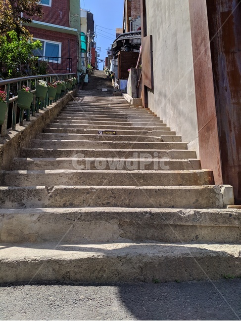 부산,이바구길,138계단,오르막길,계단,골목길,alley,staircase,handrail,난간,banister,flagstone,판석,path,통로