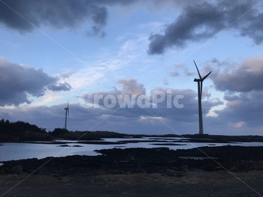제주도,바다,하늘,구름,풍력발전,자연,풍경,nature,landscape,한국자연풍경,한국자연경관,korea nature landscape,해변,바다,beach,sea,제주도,jeju,jeju island,산업,industry,industrial,에너지산업,energy industry,machine,기계,engine,엔진,motor,모터,turbine,터빈