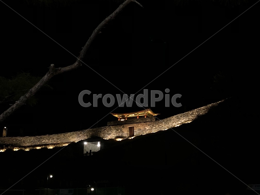 문화재,야경,공주시,공산성,산성,야경,밤,풍경,nightscape,night,landscape,한국전통,한국문화,korean traditional,korean culture,건축물,건물외관,exterior,building,structure,architecture,construction