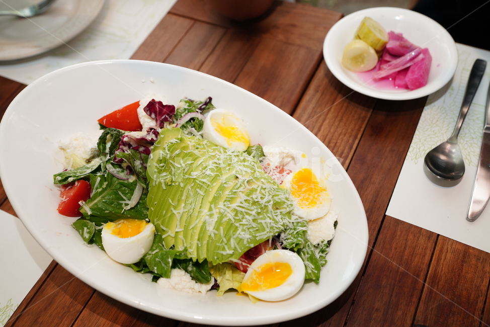 샐러드,계란,달걀,아보카도,salad,접시,푸드,채소,야채,요리,meal,food,음식,dish,음식,식재료,요리,food,cook,meal,dishes,food reserves