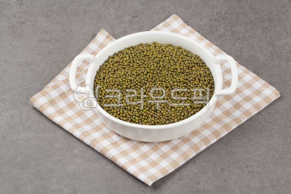 Bindaetteok,Grain,foodwind,health,pancake,multigrain,bowl,green gram,food,mungbean,plant,Spoon,mung bean pancake,spoon,grain,healthfood