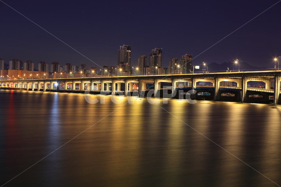 밤하늘,조명,빌딩,불빛,반포대교,야경,밤,풍경,nightscape,night,landscape,건축물,건물외관,exterior,building,structure,architecture,construction,water,물,waterfront,워터 프론트,건물