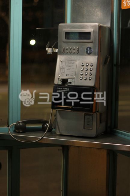 button,receiver,phone,Payphone,cellphone,public phone booth