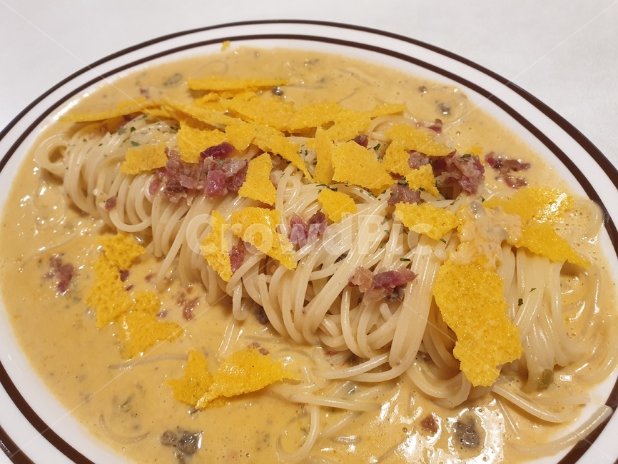 치즈,스파게티,조각치즈,베이컨,노란색,음식,food,noodle,국수,pasta,파스타,spaghetti,shreddedcheese,cheese,meal,bacon