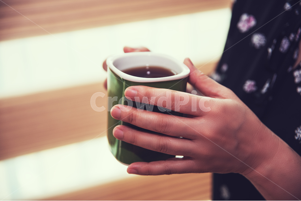 커피,여인,손,한잔,머그컵,블랙,인물,카페,여자,사람,감성사진,대화,잔,personal,coffee,cafe,hands,human,sensitive,mug,person,여성,woman,lady,커피,카페,coffee,cafe,감성,sensible,feeling,휴식,힐링,rest,relaxation,healing