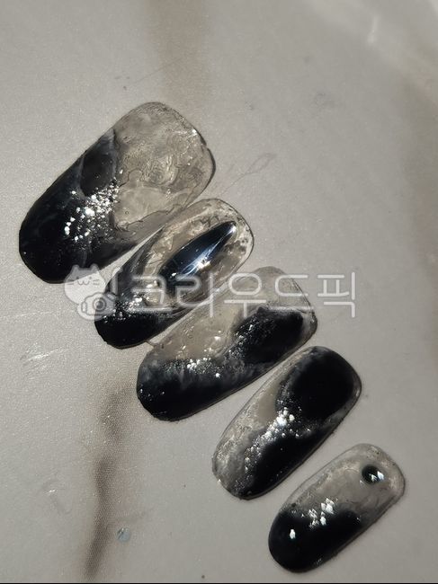 네일,nail,nailart,젤네일,검정,네일팁,보석,매니큐어