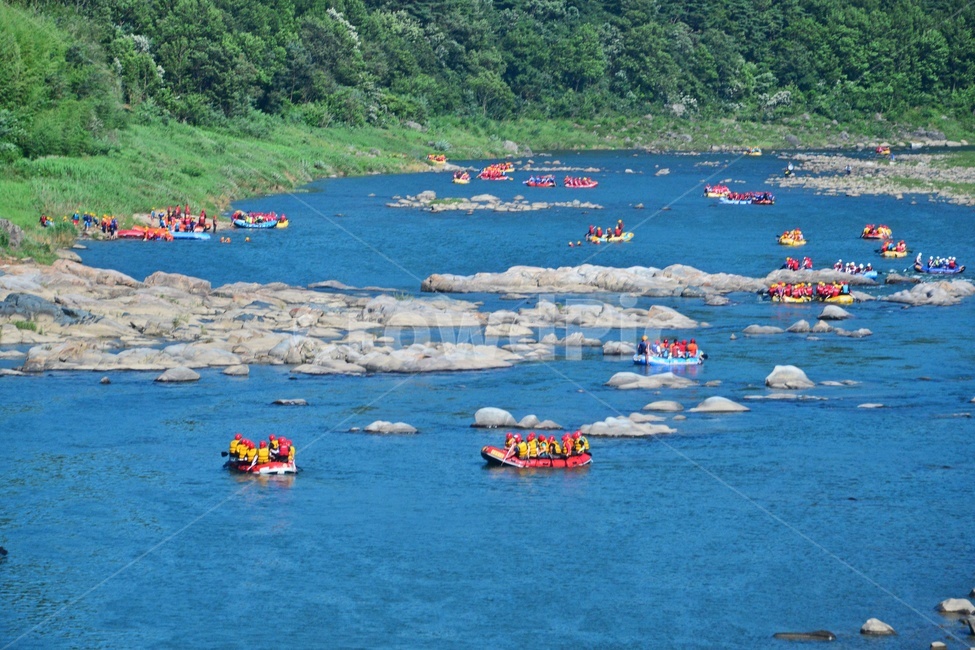 boat,watercraft,선박,leisureactivities,레저활동,adventure,모험,human,인간,person,사람,경남,산청,레프팅,산청레프팅,복장,노,보트,구명조끼,헬멧,팀,팀워크,여름,계절,summer,season,여행,휴가,traveling,vacation,trip,스포츠,레저,운동,sports,leisure,exercise