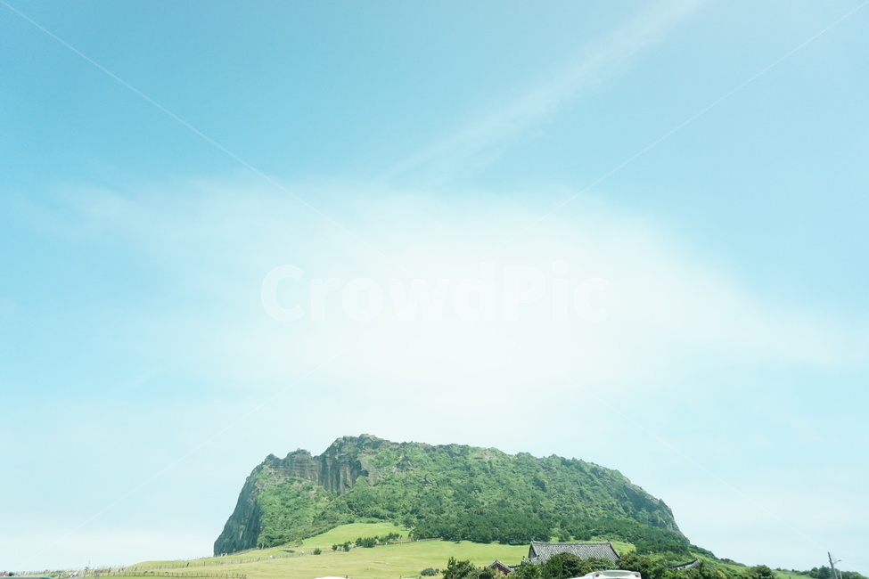 제주,성산,성산일출봉,하늘,여름,자연,풍경,nature,landscape,한국자연풍경,한국자연경관,korea nature landscape,제주도,jeju,jeju island,outdoors,옥외,grassland,목초지,field,들