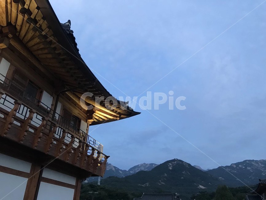 건축물,북한산,한옥,하늘,산,한국전통,한국문화,korean traditional,korean culture