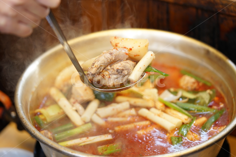 술안주,닭볶음탕,닭볶음,닭도리탕,닭,음식,국물,국물요리,요리,매콤,닭요리,닭고기,소주안주,술자리,푸드,냄비,먹방,맛집,음식,식재료,요리,food,cook,meal,dishes,food reserves,한식,한국음식,한국요리,korean food,korean dishes,korean meal,korean cook