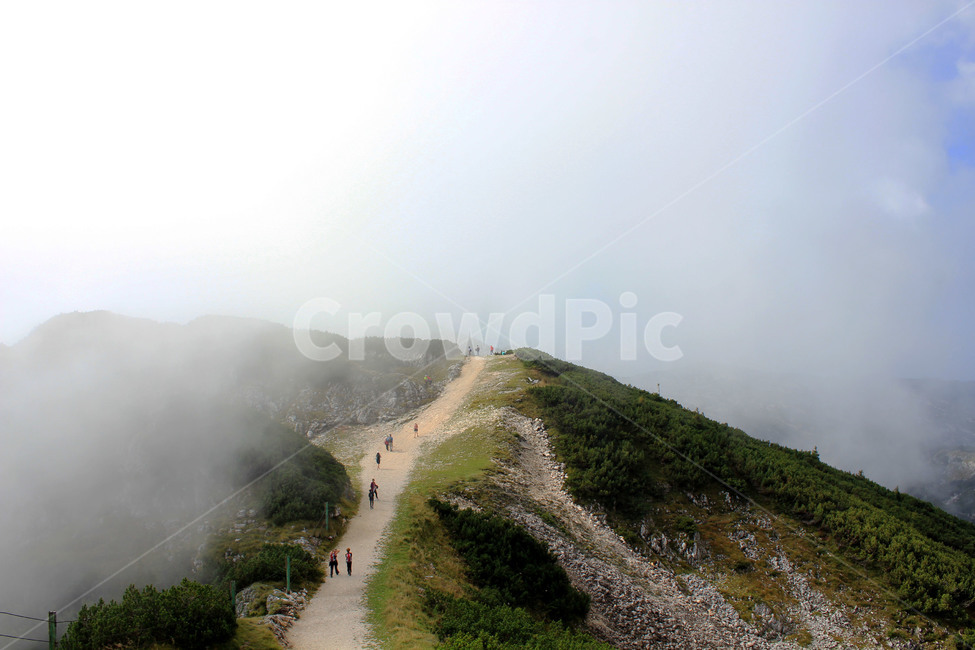 유럽,오스트리아,운터스베르크산,untersberg,산,풍경,자연,풍경,nature,landscape,해외,외국,세계,foreign,oversea,world,세계자연풍경,해외자연풍경,외국자연풍경,world nature landscape,사람들,대중,군중,other people,crowd,road,도로,dirt road,흙길,gravel,자갈,outdoors,옥외,weather,날씨
