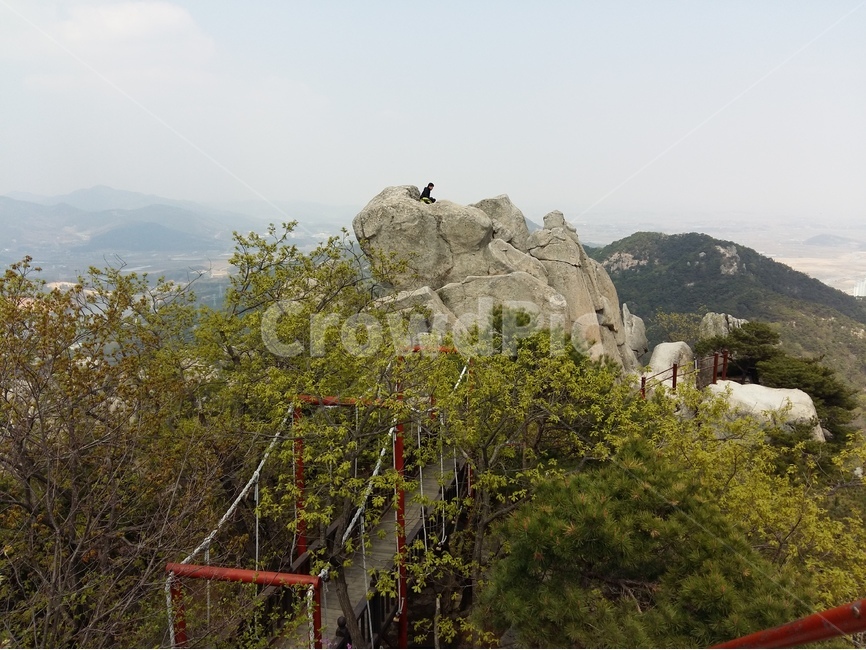 용봉산,충남,봄,바위,햇살,초록,하늘,자연,풍경,nature,landscape,한국자연풍경,한국자연경관,korea nature landscape