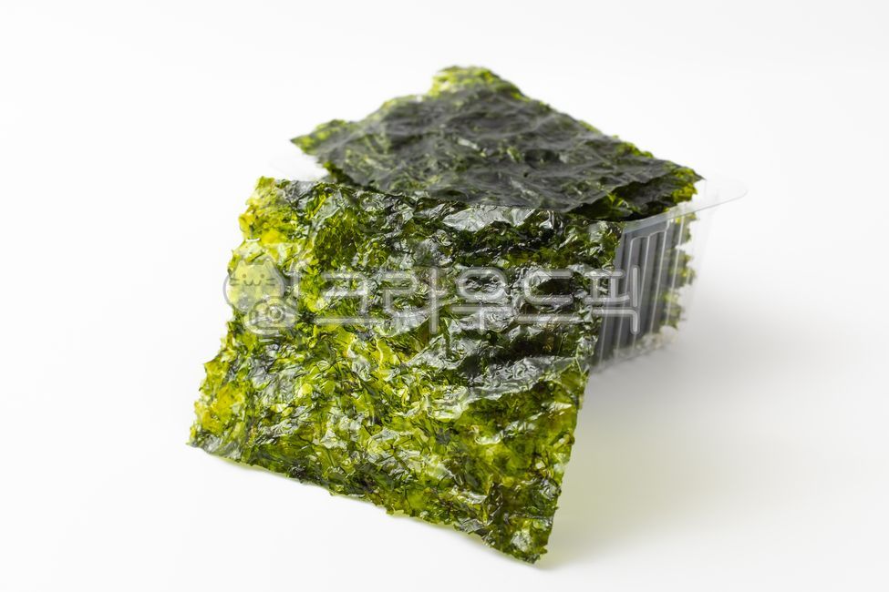 salty,crispy crunchy,salt,seaweed,seasoned seaweed,seasoned seaweed snack,Korean culture,seaweed snack,food,meal,Korean seaweed,closeup,Korean food,Roasted seasoned seaweed snack,grocery,grilled,ingredients