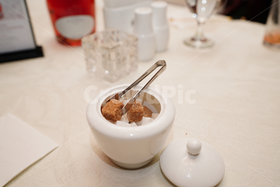 설탕,sugar,차,티타임,집게,손,도자기,유리,음식,식재료,요리,food,cook,meal,dishes,food reserves